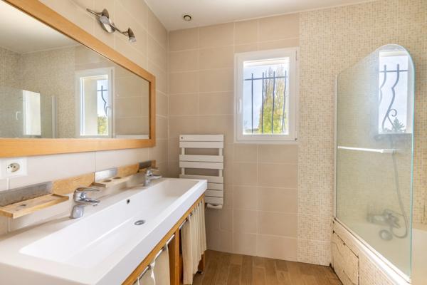 Maison familiale rénovée avec piscine – Saint-Léger-en-Yvelines