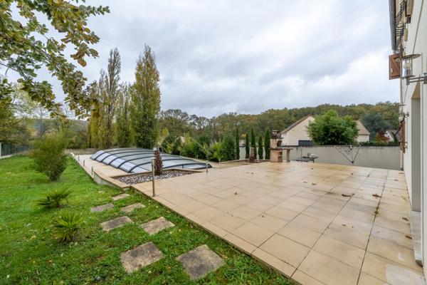 Maison familiale rénovée avec piscine – Saint-Léger-en-Yvelines