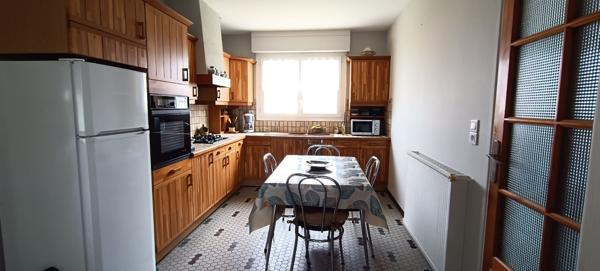 Maison proche commerces avec garage.