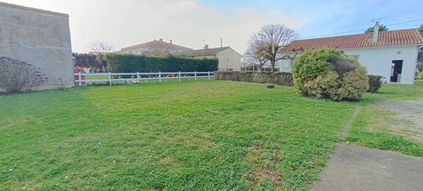 Maison proche commerces avec garage.