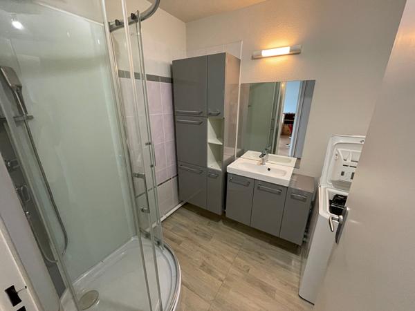 Appartement T2 expose Sud, proche des commerces, cave et stationnement