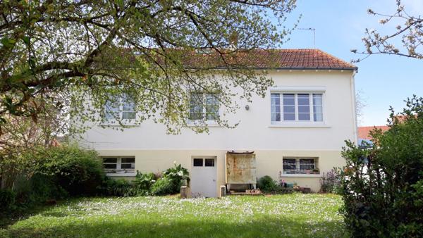 MAISON SUR SOUS SOL - THURE