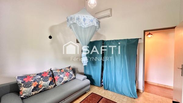 Jolie maison de plain-pied avec piscine et jardin