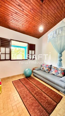 Jolie maison de plain-pied avec piscine et jardin