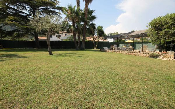 Maison à vendre    6 pièces • 167,82 m2 Mandelieu-la-Napoule