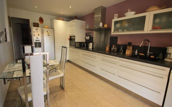 Maison à vendre    6 pièces • 167,82 m2 Mandelieu-la-Napoule