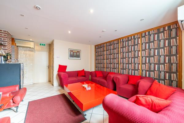 Fonds De Commerce - 230 m²