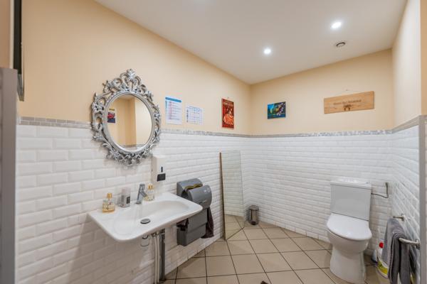 Fonds De Commerce - 230 m²