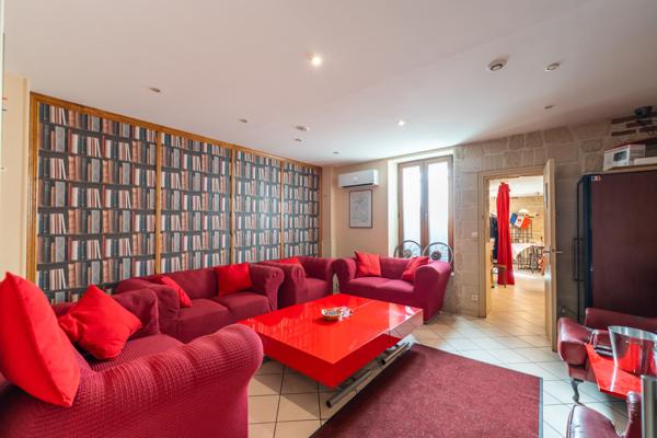 Fonds De Commerce - 230 m²