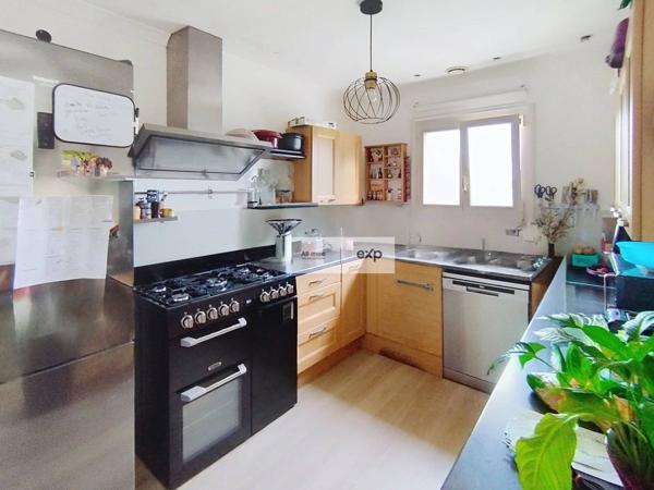 Castelnau-Montratier – Maison contemporaine, 4 chambres, piscine, terrain paysager