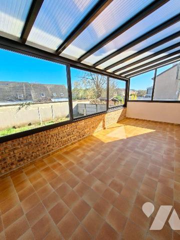 QUARTIER FRESNELLERIE - AU CALME 
Maison comprenant entrée, salon-séjour, cuisine, véranda
a ...