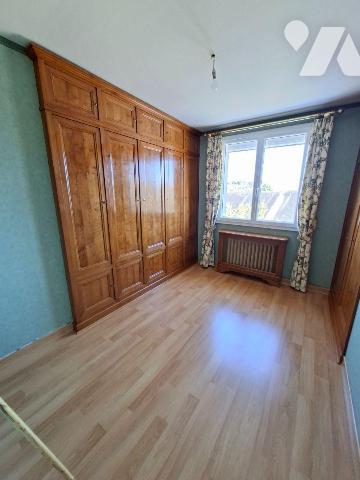 QUARTIER FRESNELLERIE - AU CALME 
Maison comprenant entrée, salon-séjour, cuisine, véranda
a ...