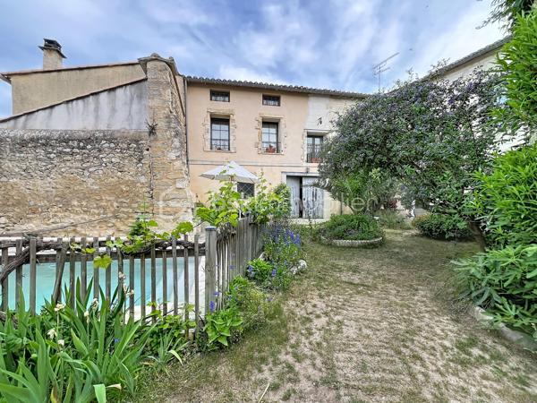 Située au cœur d’un village dynamique à la vie associative et culturelle développée, je vous propose une maison de village de près de 270 m2 sur une parcelle de 450m2, entièrement rénovée en 2003. Ici, vous pouvez tout faire à pied et vous êtes au calme dans un écrin de verdure.

Carreaux de ciment, barres au sol, parquet, pierres apparentes, belles hauteurs sous plafond, huisseries en alu confèrent un charme fou à cette maison qui a su conserver son âme d’antan.

La vaste cuisine, pièce centrale de la maison très LUMINEUSE s’ouvre sur un jardin parfaitement au CALME et à l’abri des regards : terrasse, jardin arboré et piscine offrent différents espaces de détente.

Sur deux niveaux, cette maison familiale dispose de 5 chambres (dont une avec sa salle de douche), une salle de bain (baignoire ET douche), et des toilettes à chaque niveaux.

Un magnifique salon cathédral dispose d’un poêle à bois, idéal pour les soirées d’hiver, sa mezzanine mansardée offre des possibilités selon vos envies.

Vous apprécierez, la grande buanderie et arrière-cuisine qui dispose également d’une douche. 

Un bureau à l’entrée de la maison peut vous permettre d’envisager une activité professionnelle ou du télétravail.

Ici, il reste encore beaucoup de potentiel à exploiter, je vous invite à me contacter pour que je vous en dise plus.