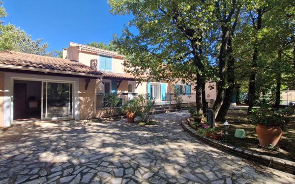 Maison à vendre    6 pièces •  Rochefort-du-Gard