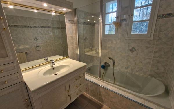 Maison à vendre    6 pièces •  Rochefort-du-Gard