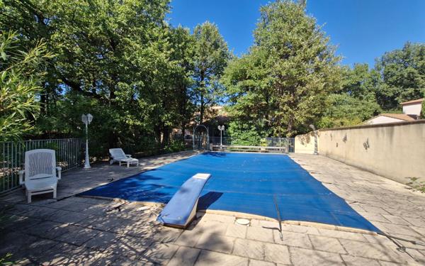 Maison à vendre    6 pièces •  Rochefort-du-Gard