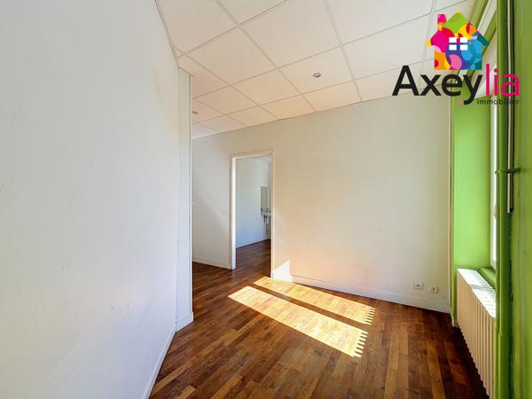 A VENDRE - SAINT GALMIER CENTRE - IMMEUBLE ENTIER 108 M² – BEAU POTENTIEL