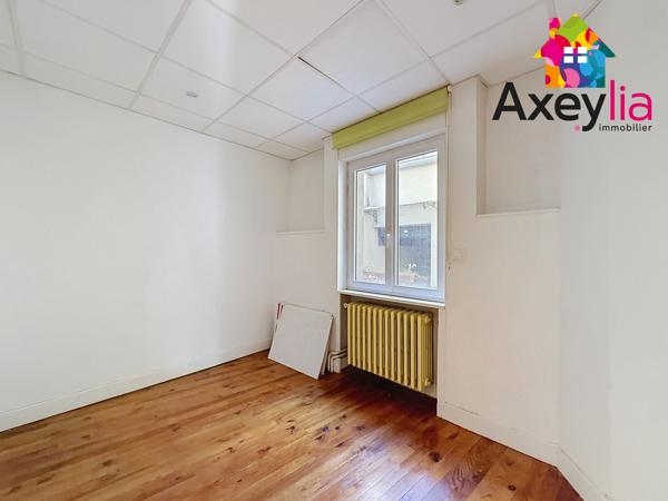 A VENDRE - SAINT GALMIER CENTRE - IMMEUBLE ENTIER 108 M² – BEAU POTENTIEL