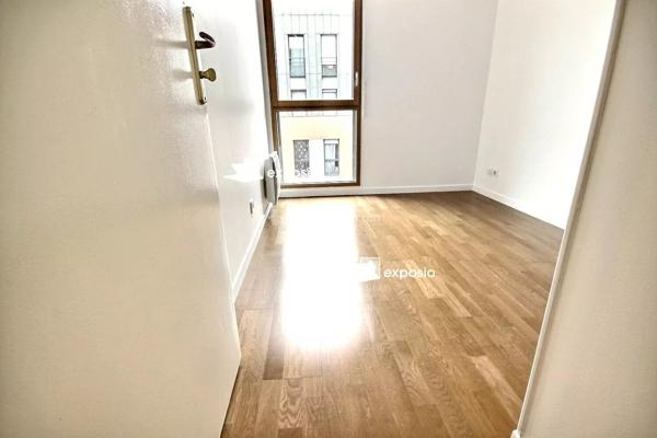 Vente                                                      Appartement
                        
                     4 pièces                      81 m2                     à Asnières-sur-Seine