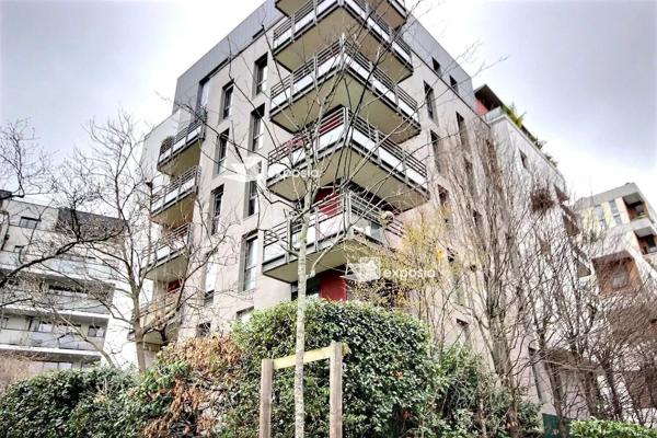 Vente                                                      Appartement
                        
                     4 pièces                      81 m2                     à Asnières-sur-Seine