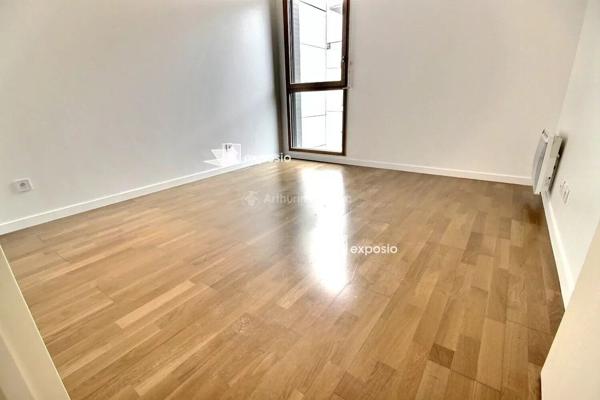 Vente                                                      Appartement
                        
                     4 pièces                      81 m2                     à Asnières-sur-Seine