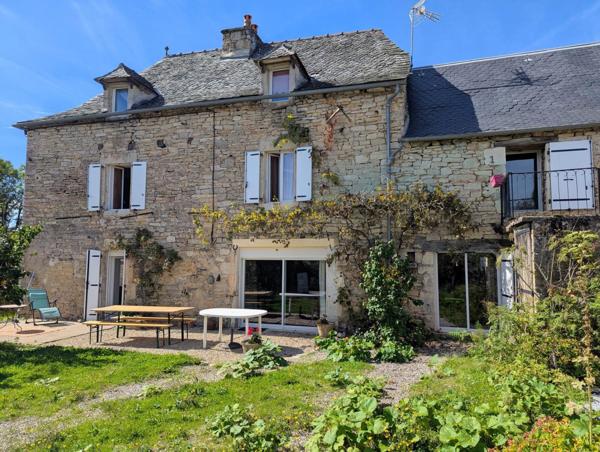Jolie maison ancienne en pierre calcaire