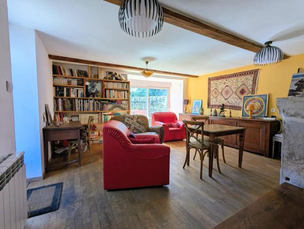 Jolie maison ancienne en pierre calcaire