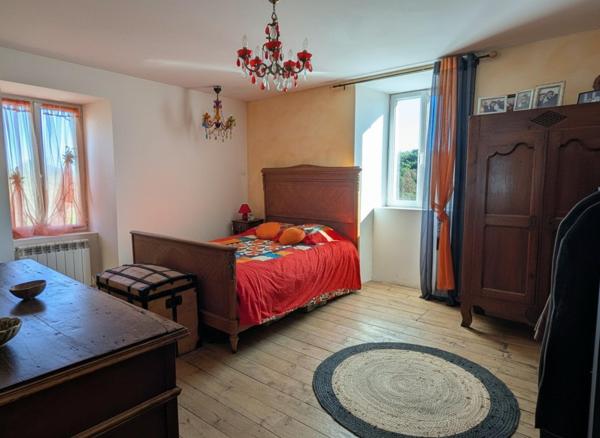 Jolie maison ancienne en pierre calcaire