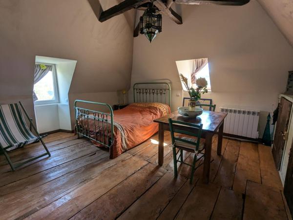 Jolie maison ancienne en pierre calcaire