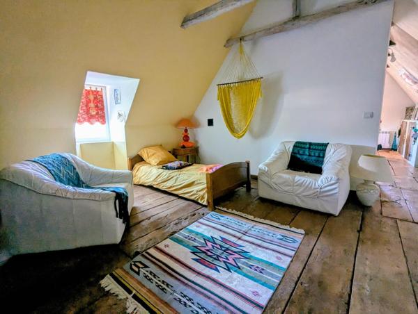 Jolie maison ancienne en pierre calcaire