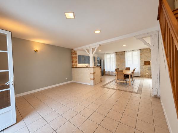 MAISON 134 M2 5 CHAMBRES TERRASSE ET DOUBLE GARAGE