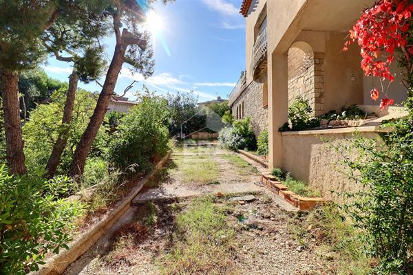 A VENDRE Maison de 240m² sur une parcelle de 1110 m² à Sausset-les-Pins 13960