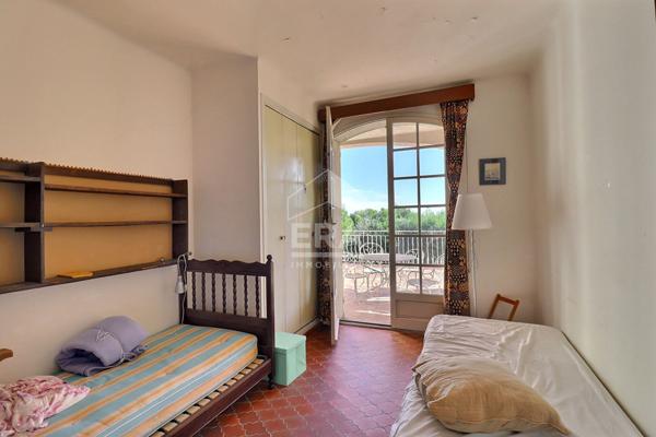 A VENDRE Maison de 240m² sur une parcelle de 1110 m² à Sausset-les-Pins 13960