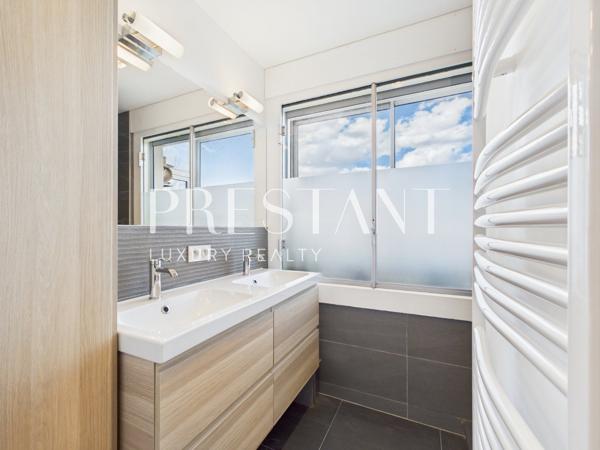 Quartier des Arènes – Appartement sur le toit avec terrasse, garage et vue panoramique, BAYONNE