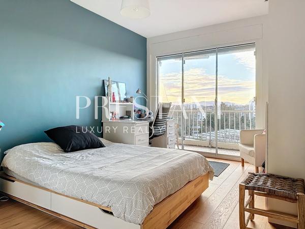 Quartier des Arènes – Appartement sur le toit avec terrasse, garage et vue panoramique, BAYONNE