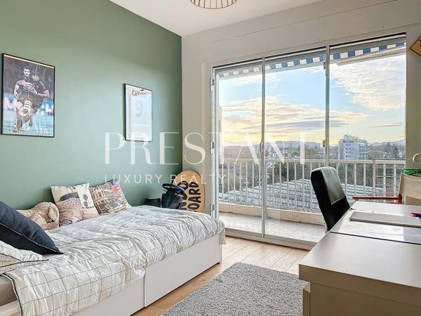 Quartier des Arènes – Appartement sur le toit avec terrasse, garage et vue panoramique, BAYONNE
