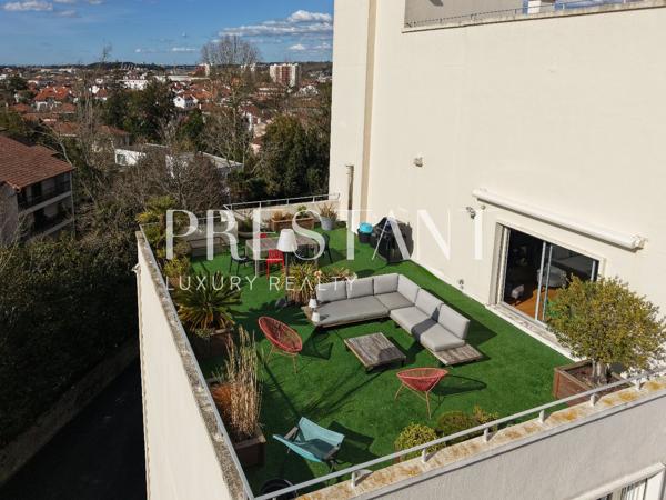Quartier des Arènes – Appartement sur le toit avec terrasse, garage et vue panoramique, BAYONNE
