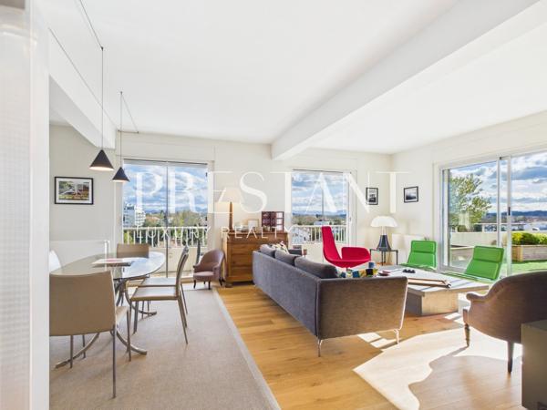 Quartier des Arènes – Appartement sur le toit avec terrasse, garage et vue panoramique, BAYONNE