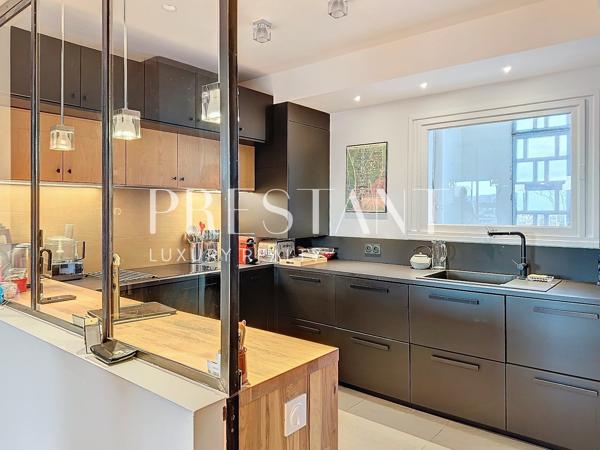 Quartier des Arènes – Appartement sur le toit avec terrasse, garage et vue panoramique, BAYONNE