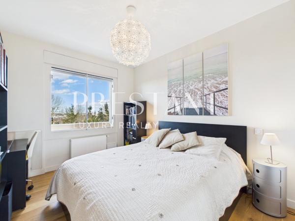 Quartier des Arènes – Appartement sur le toit avec terrasse, garage et vue panoramique, BAYONNE