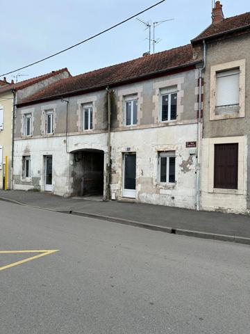 Immeuble à vendre MONTLUCON (03) immeuble 5 T 15 garages