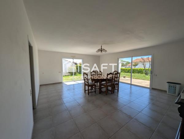 PLAIN-PIED PMR 3 CHAMBRES ET DEPENDANCES