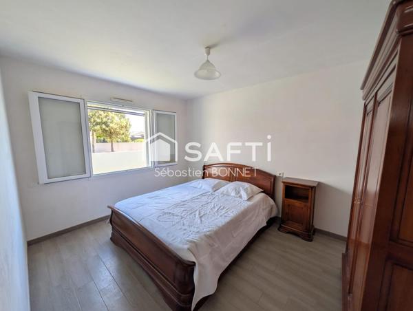 PLAIN-PIED PMR 3 CHAMBRES ET DEPENDANCES