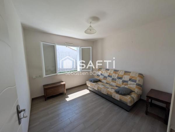 PLAIN-PIED PMR 3 CHAMBRES ET DEPENDANCES