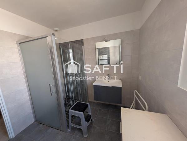 PLAIN-PIED PMR 3 CHAMBRES ET DEPENDANCES