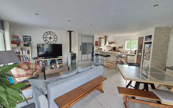 Maison à vendre    5 pièces •  Ygos-Saint-Saturnin