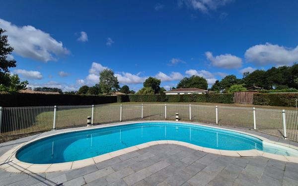 Maison à vendre    5 pièces •  Ygos-Saint-Saturnin