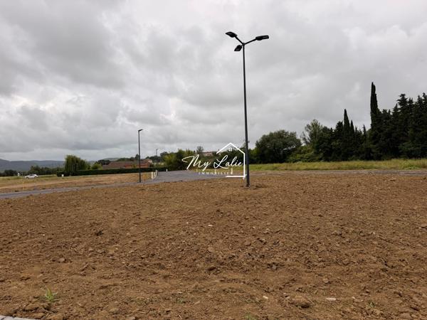 TERRAIN VIABILISE 942m²