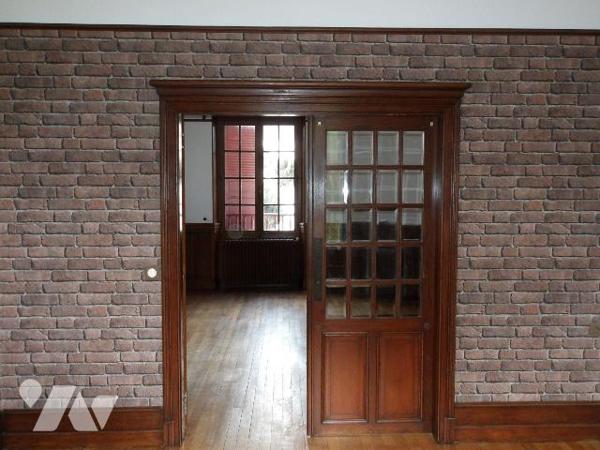 A BOUSSAC (23) CREUSE, maison de caractère élevée sur garage, cave et buanderie/chaufferie d'un...