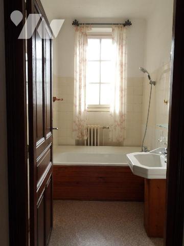 A BOUSSAC (23) CREUSE, maison de caractère élevée sur garage, cave et buanderie/chaufferie d'un...